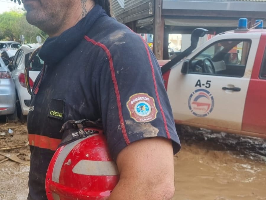 Bomberos del Consorcio Provincial de Huelva ayudando a los damnificados por la DANA en la provincia de Valencia. Diputación Provincial de Huelva