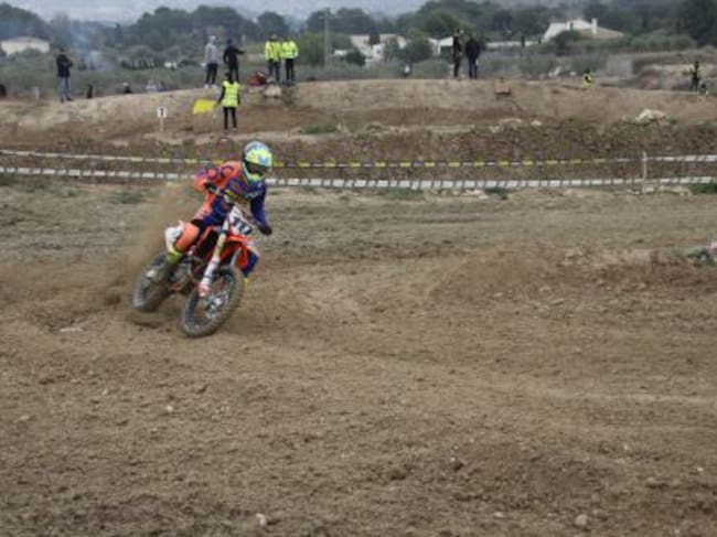 Luis López mantiene el liderato