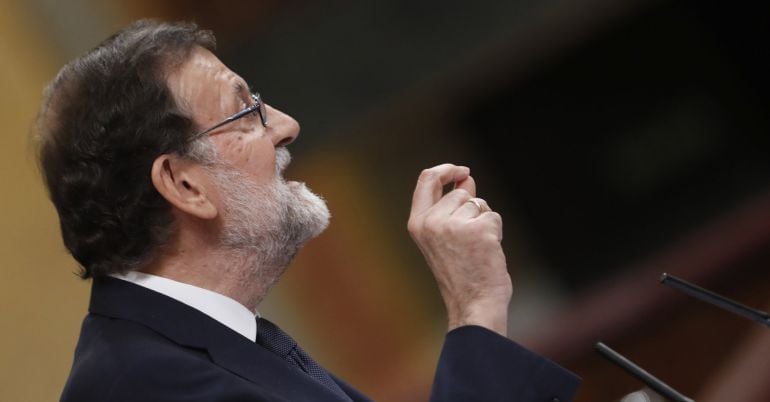 El presidente del Gobierno, Mariano Rajoy, durante su intervención en el pleno del Congreso en el debate de la moción de censura que Unidos Podemos ha presentado contra él. 