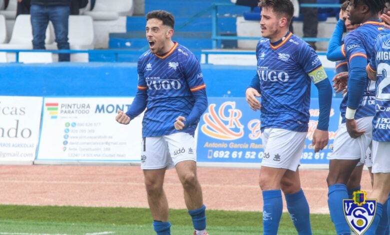 Iván Hujo celebrando un gol