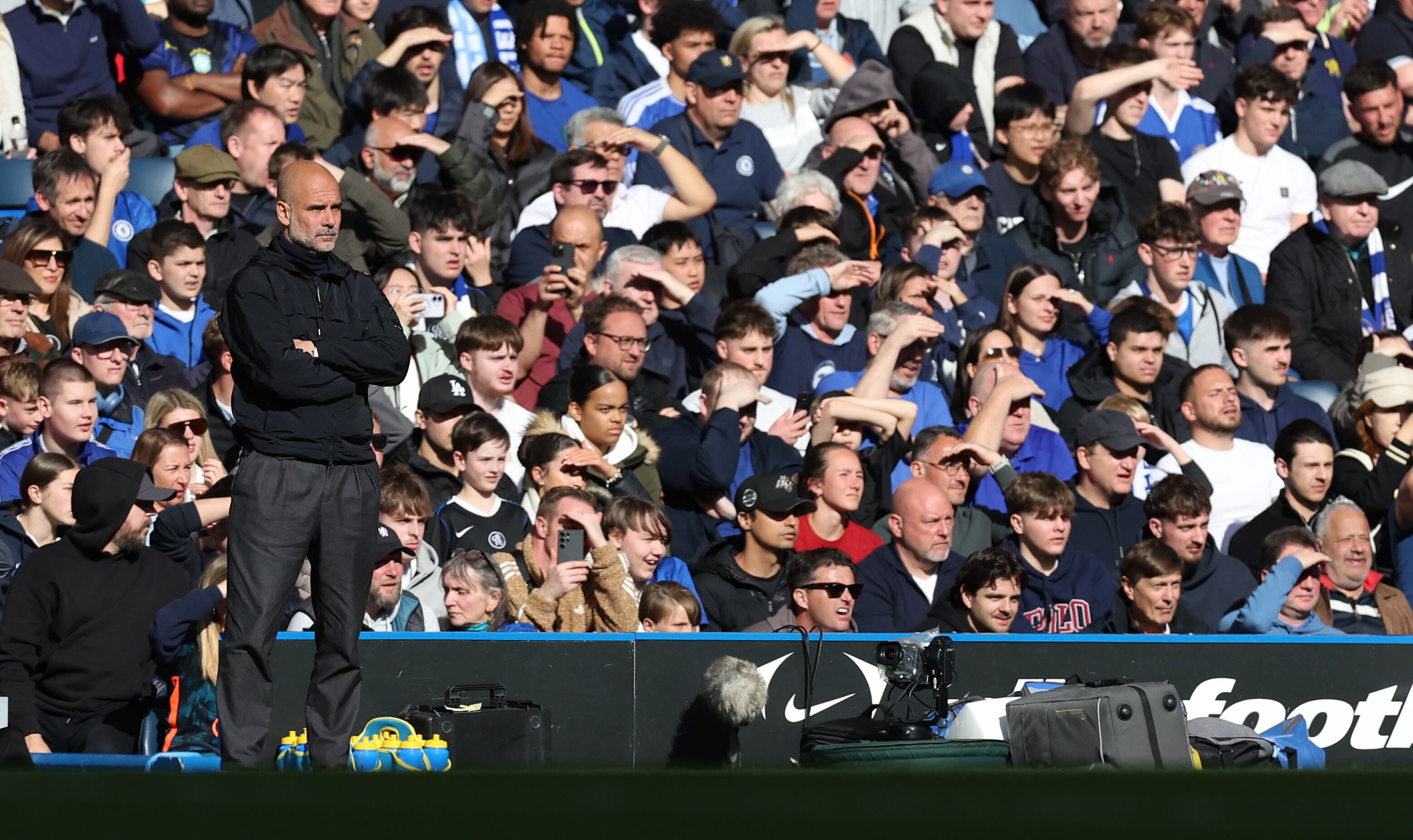 Pep Guardiola durante el partido ante el Chelsea en Stamford Bridge