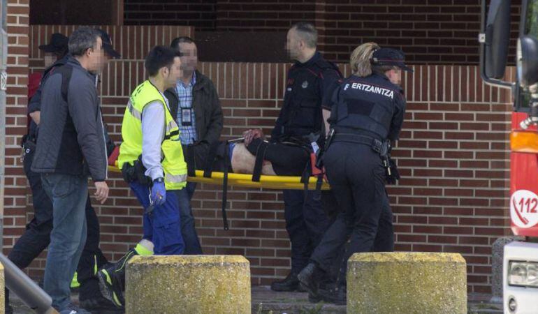 El presunto asesino de dos mujeres en Vitoria trasladado por los servicios sanitarios