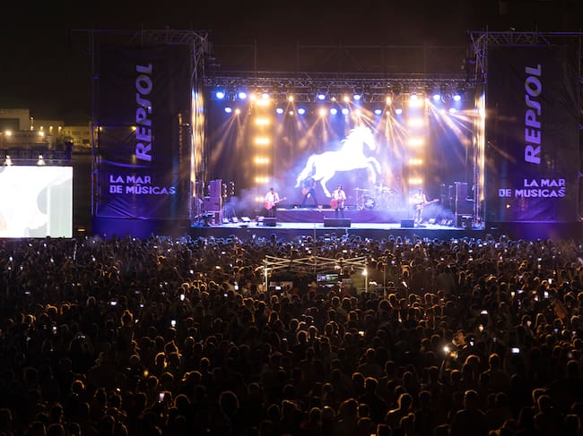 Casi diez mil personas disfrutaron en el recinto habilitado en el Puerto de Cartagena de una de las actuaciones más esperadas del festival La Mar de Músicas, la del grupo cartagenero Arde Bogotá.