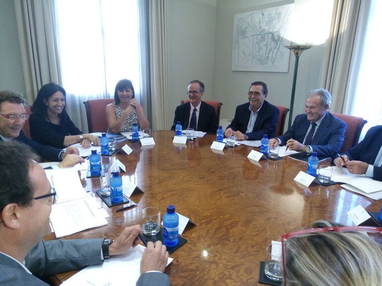 Francina Armengol preside la reunión con la FEHM.