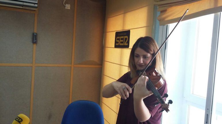 La violinista onubense Cristina Aragón enla SER