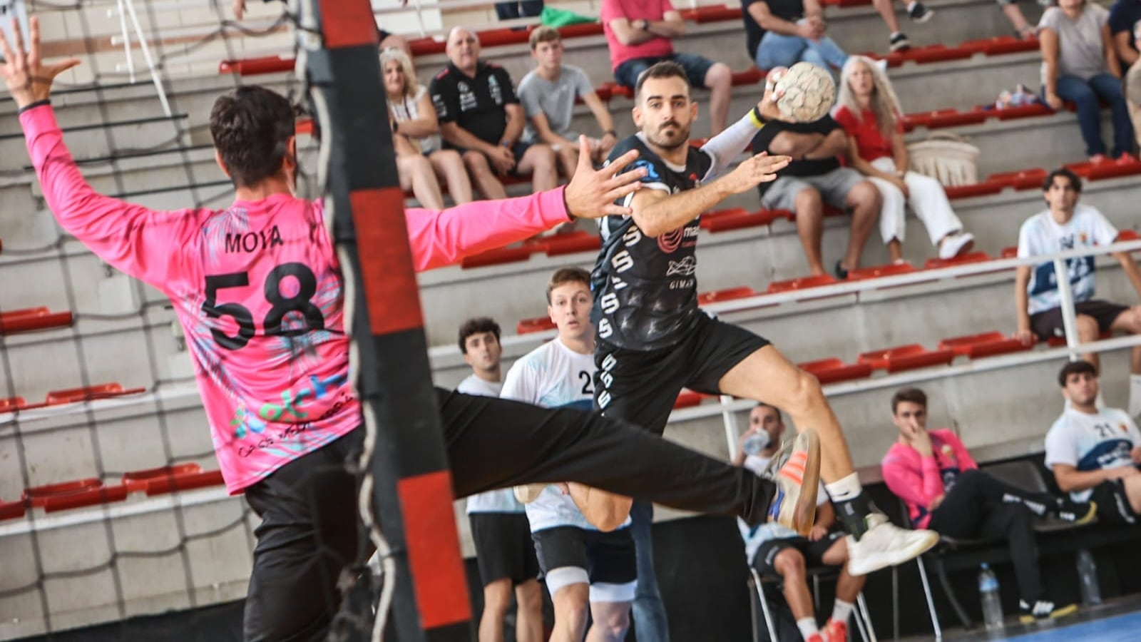 Javi Carrasco estuvo muy acertado desde el extremo derecho