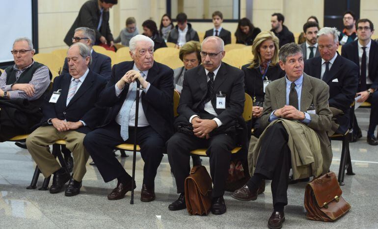 El ex secretario de Presidencia Lluís Prenafeta, el exconsejero Macià Alavedra, el exdiputado socialista Luis Andrés García, y el exalcalde de Santa Coloma de Gramenet (Barcelona) Bartomeu Muñoz, durante el juicio por la trama Pretoria de corrupción urbanística en Cataluña 