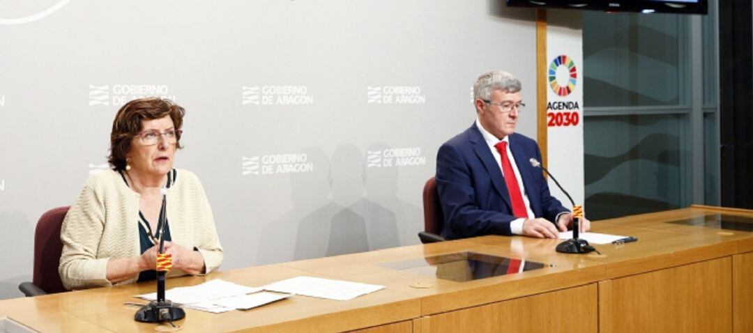 Marivi Broto y Joaquin Santos explican el protocolo de actuación en las residencias de mayores