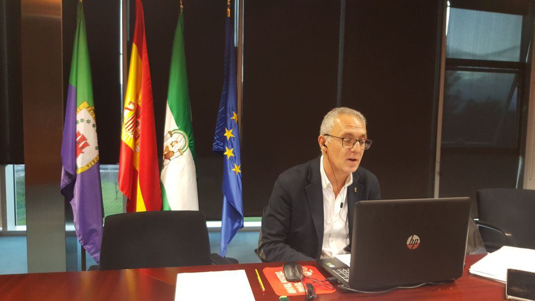 Juan Lozano, presidente de la Mancomunidad de Municipios del Campo de Gibraltar durante la celebración telemática del Consejo Comarcal de Alcaldes