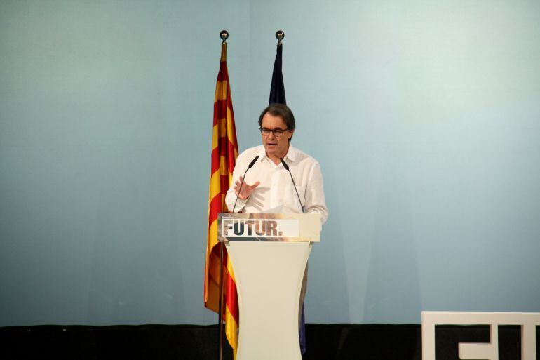 Mas convida l'ANC i Òmnium a agrupar forces en una llista sobiranista unitària i s'ofereix a no encapçalar-la