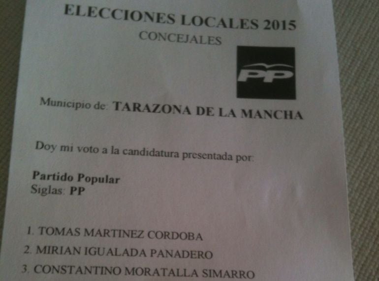 Papeleta electoral con el error de imprenta