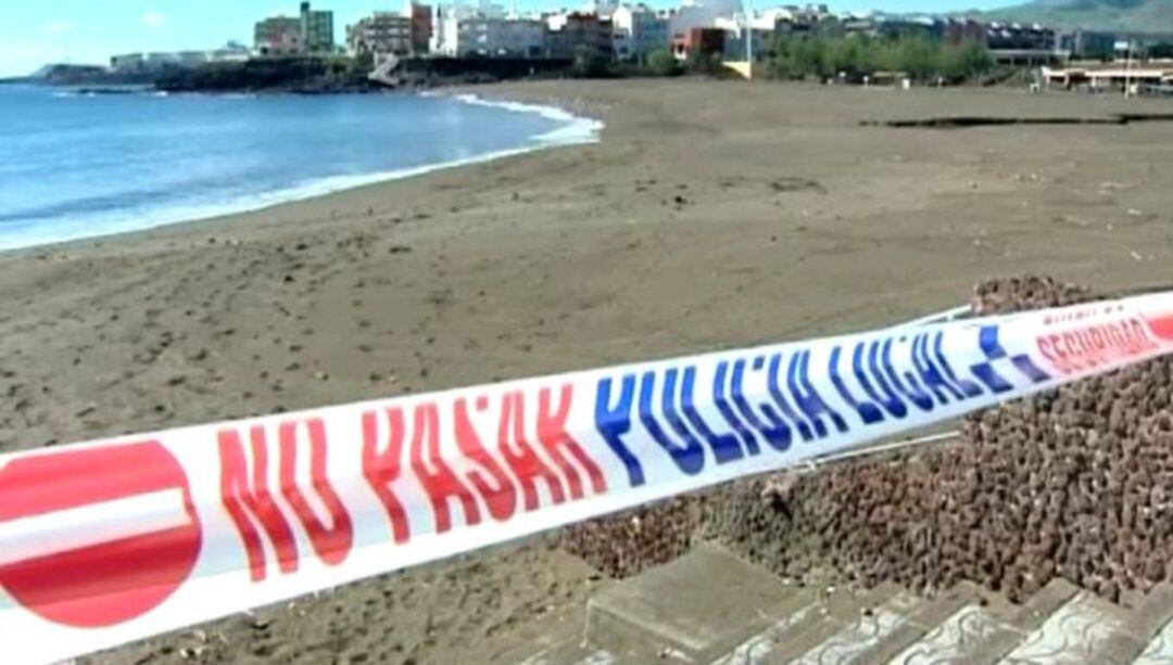 Playa de Telde cerrada al paso