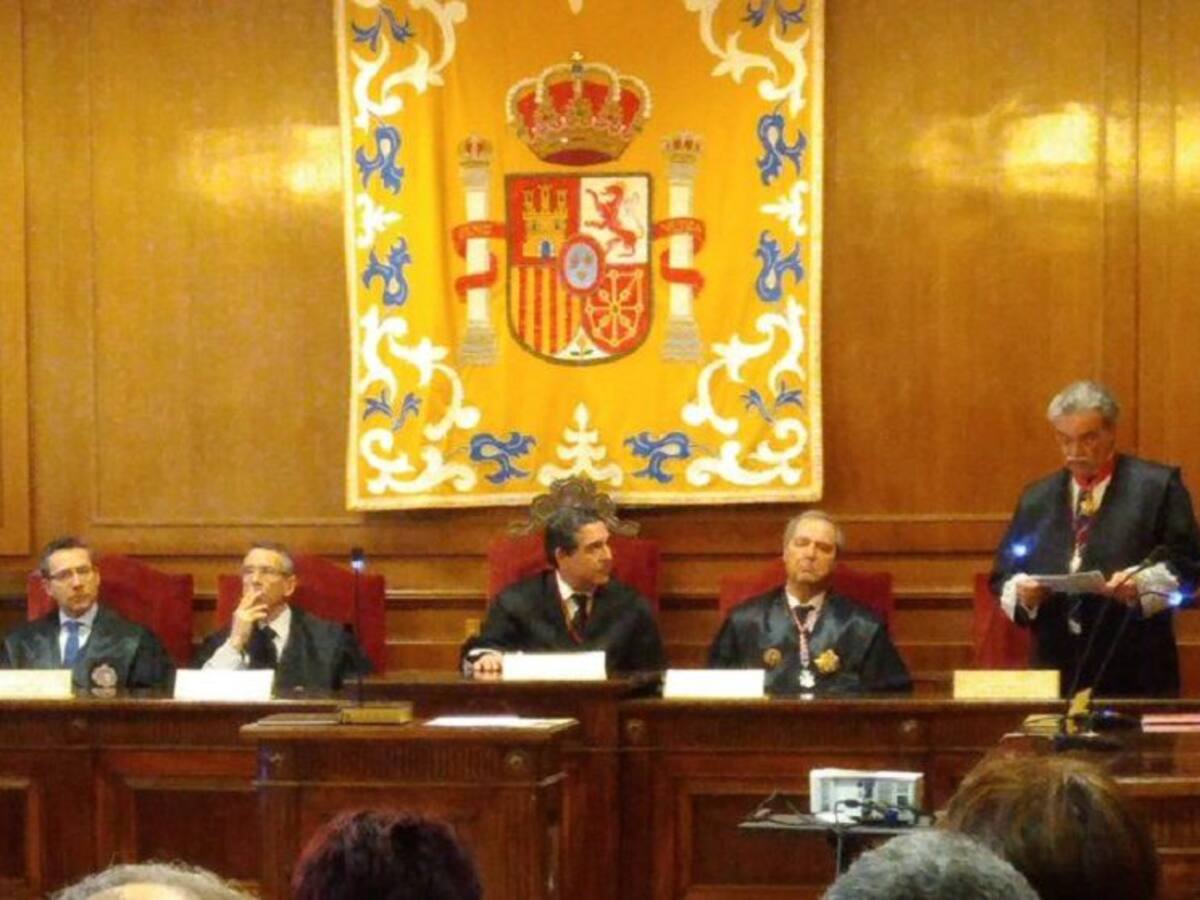 Julián Sanz toma posesión de su cargo como decano de los abogados