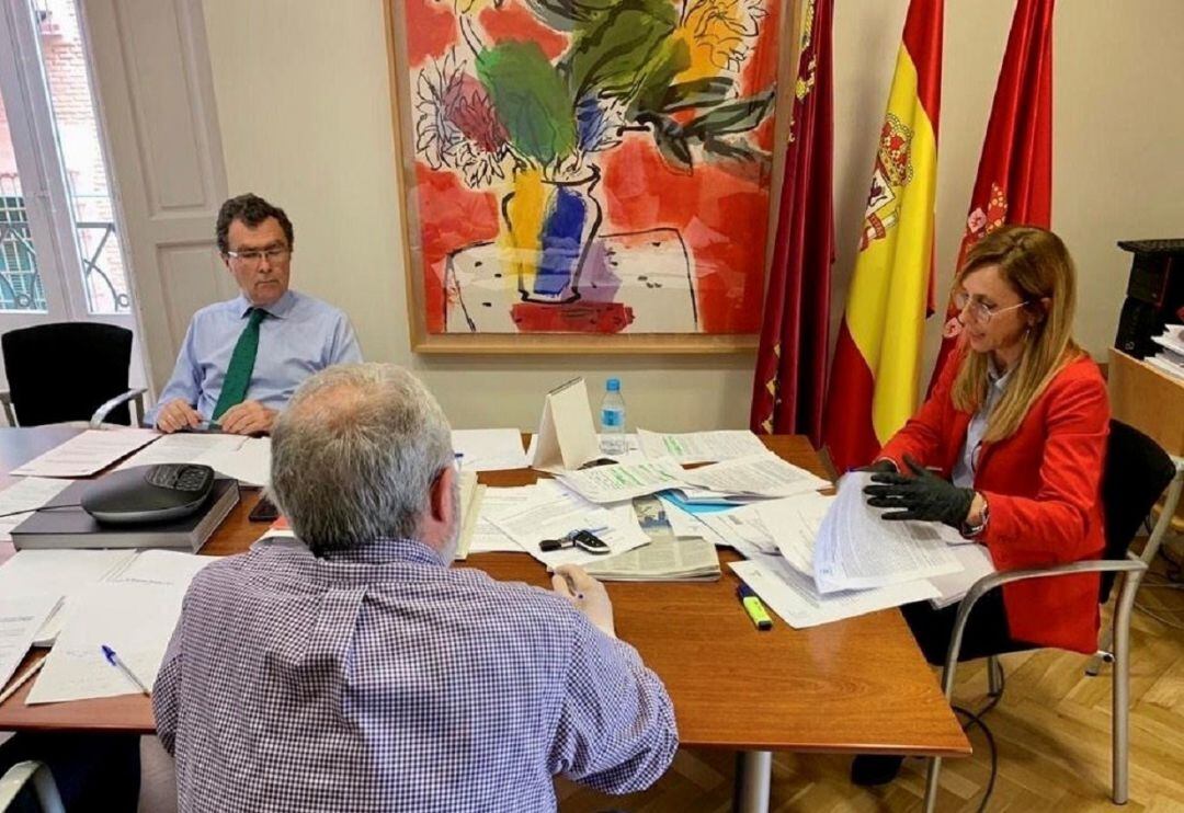 El alcalde de Murcia en la reunión de Servicios Sociales