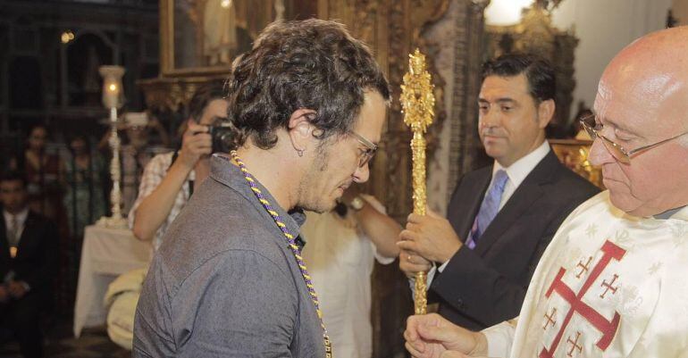 El alcalde de Cádiz recibe la medalla del Nazareno