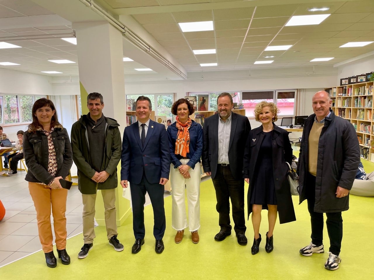 Jokin Bildarratz, consejero de Educación, en su visita al centro escolar Talaia | Fuente: Ayuntamiento de Hondarribia