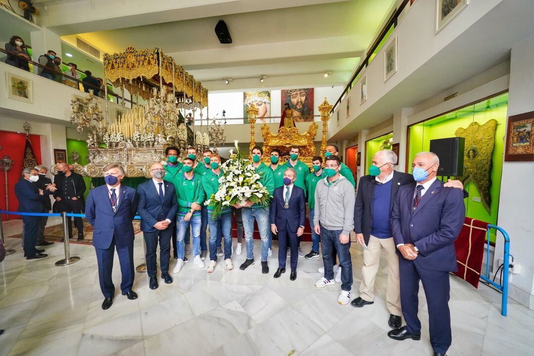 El Unicaja en la cofradía de Estudiantes