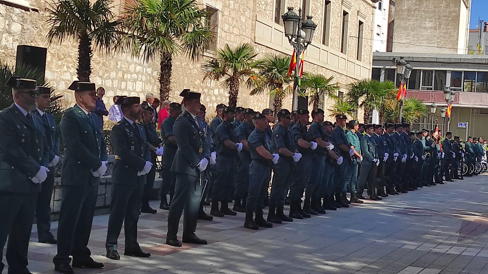 Agentes de la Guardia Civil en los jardines del Prado de la capital