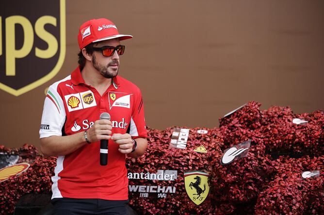 Fernando Alonso durante un acto promocional en Singapur