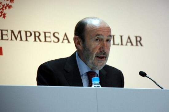 El secretario general del PSOE, Alfredo Pérez Rubalcaba, en el Palacio de Congresos de Barcelona