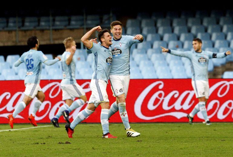 Radoja celebra su gol ante el Alavés