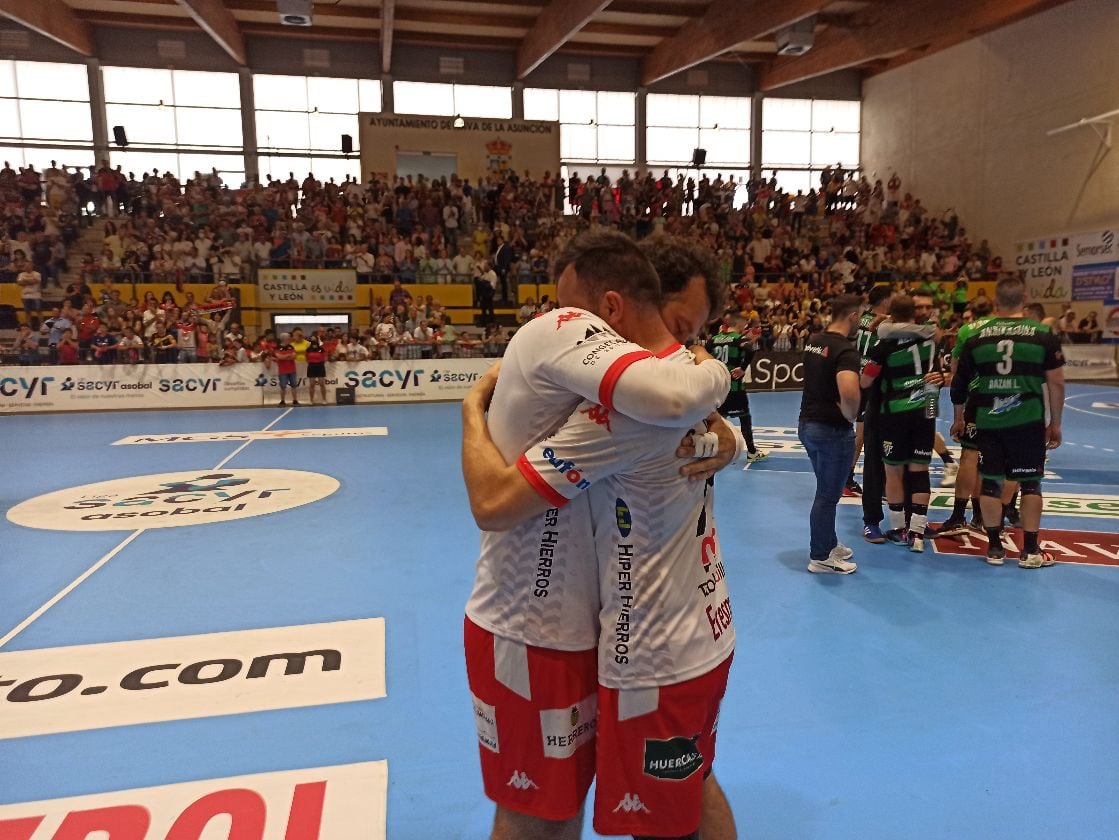 Balonmano Nava desciende a la División de Honor Plata