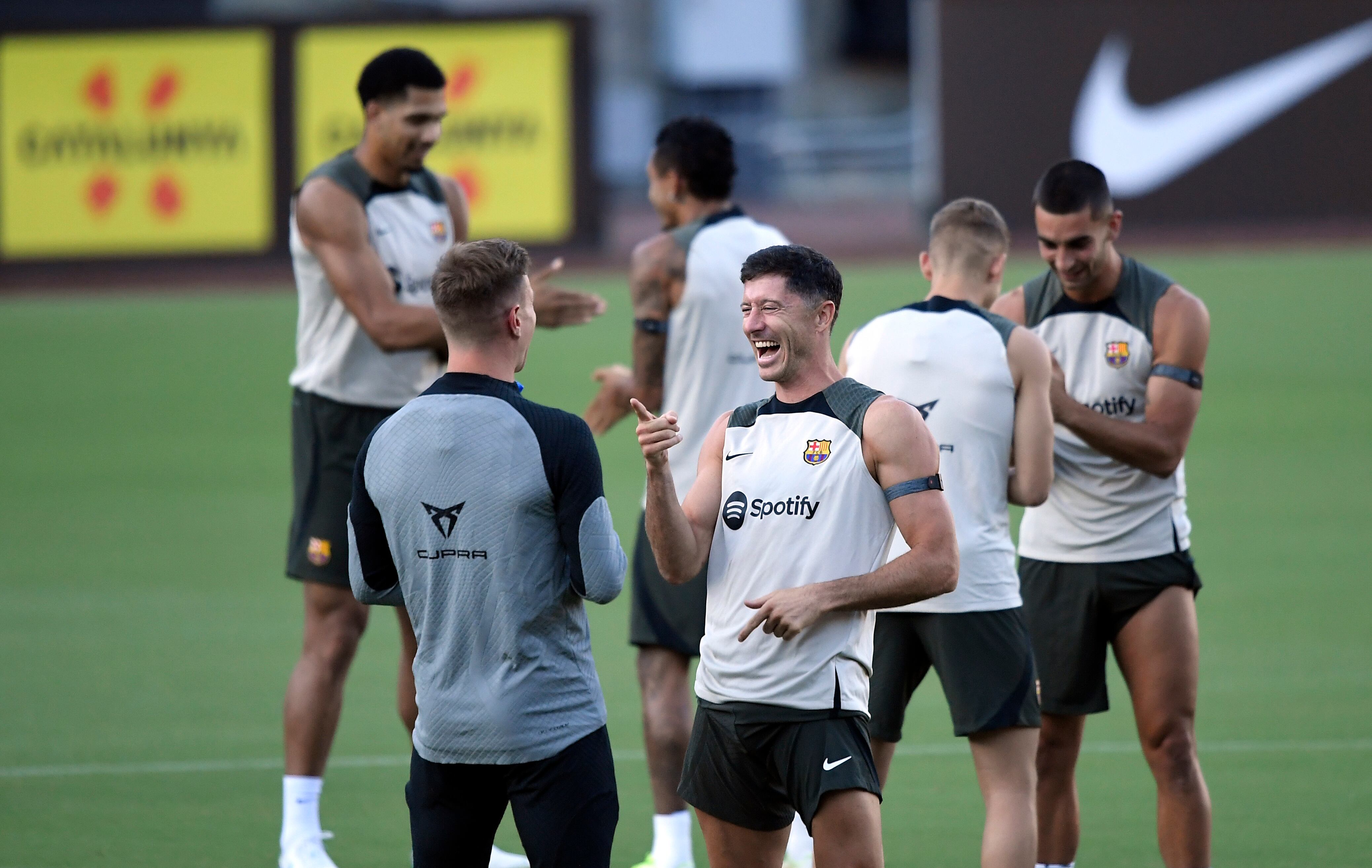 El FC Barcelona durante una de sus sesiones de entrenamiento en Los Ángeles. (Photo by Kevork Djansezian/Getty Images)