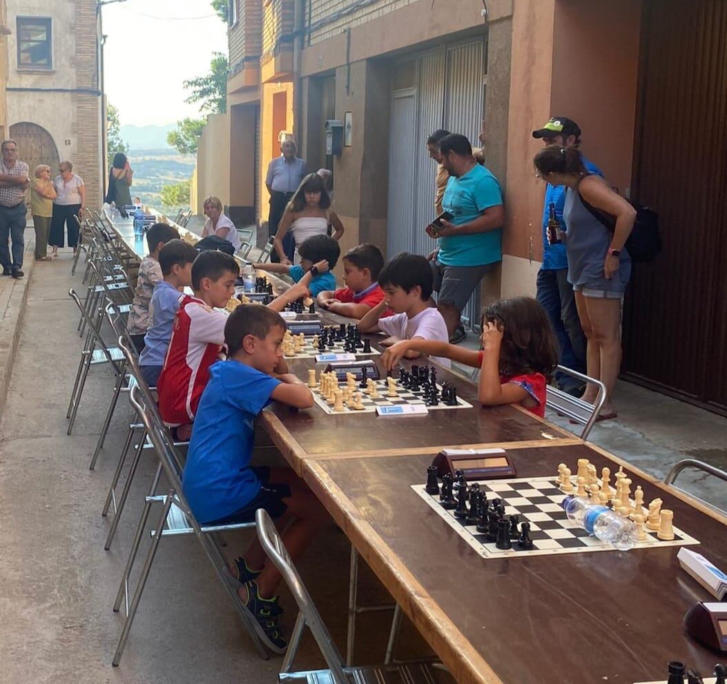 Ajedrecistas de la categoría infantil. Foto: Comarca de Somontano de Barbastro