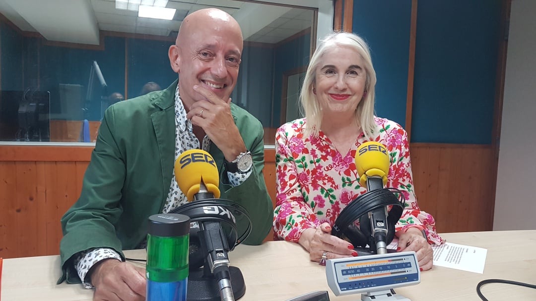 Javier Valladares y Carmen Sánchez Morán en el estudio de La Ventana de Cantabria 