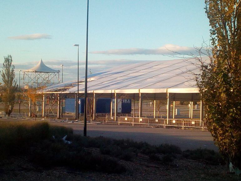 Esta es la imagen que nos envía Javier del estado en el que se encuentra la carpa de Valdespartera