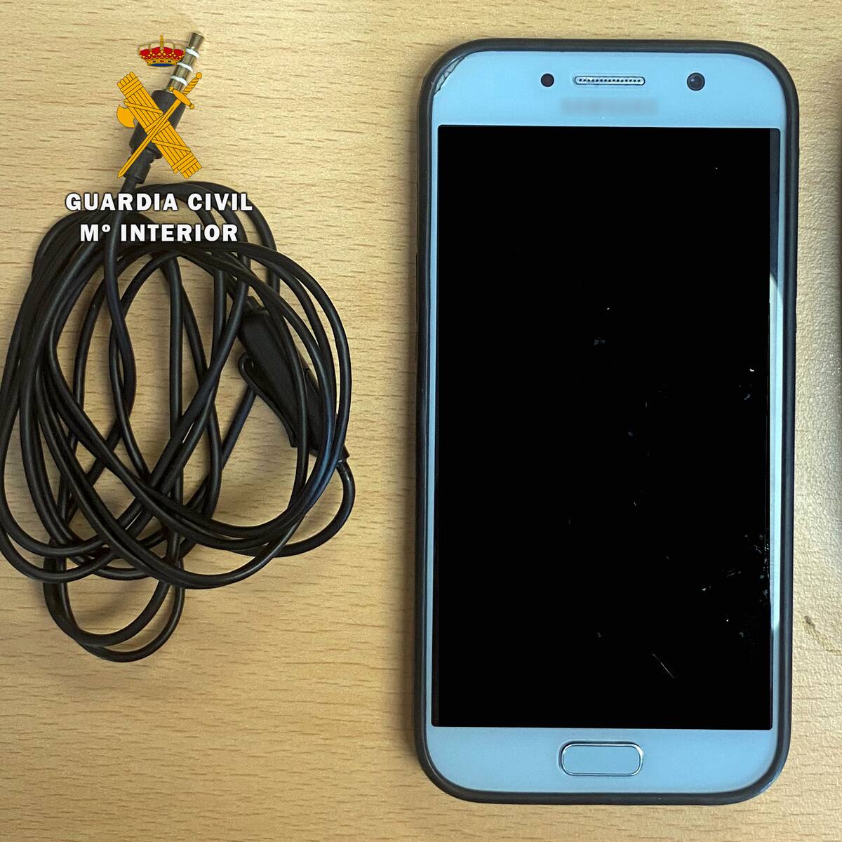 Denunciados por usar móviles para comunicarse con el exterior en un examen de conducir en Cantabria