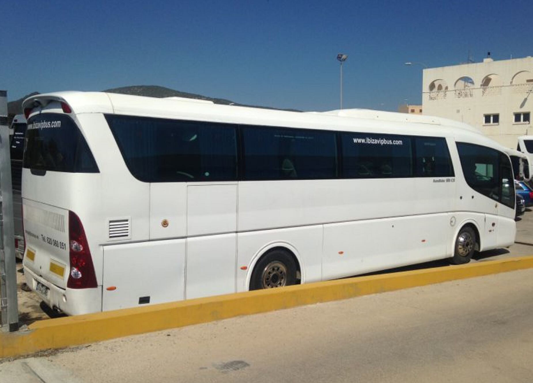 Imagen de un autobús de transporte discrecional