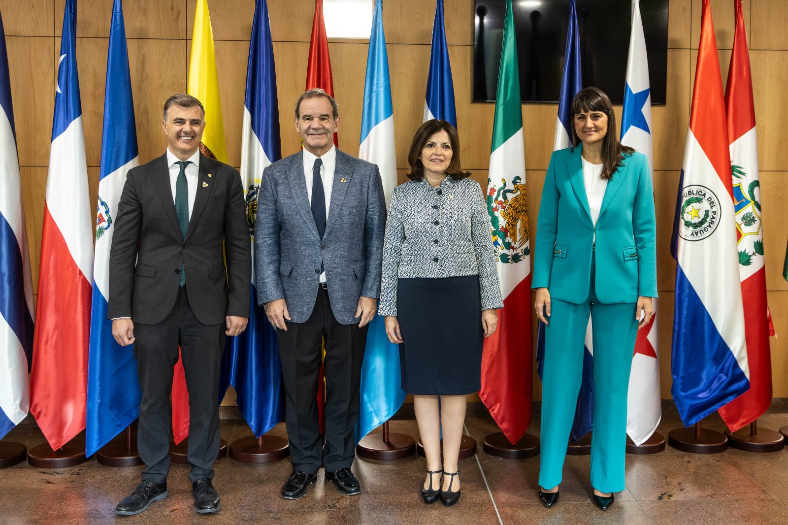 La ministra d'Exteriors, Imma Tor (segona dreta) amb la secretària d’Estat de Digitalització d'Espanya, María González Veracruz, el secretari general Iberoamericà, Andrés Allamand, i el ministre de Funció Pública i Transformació Digital, Marc Rossell.