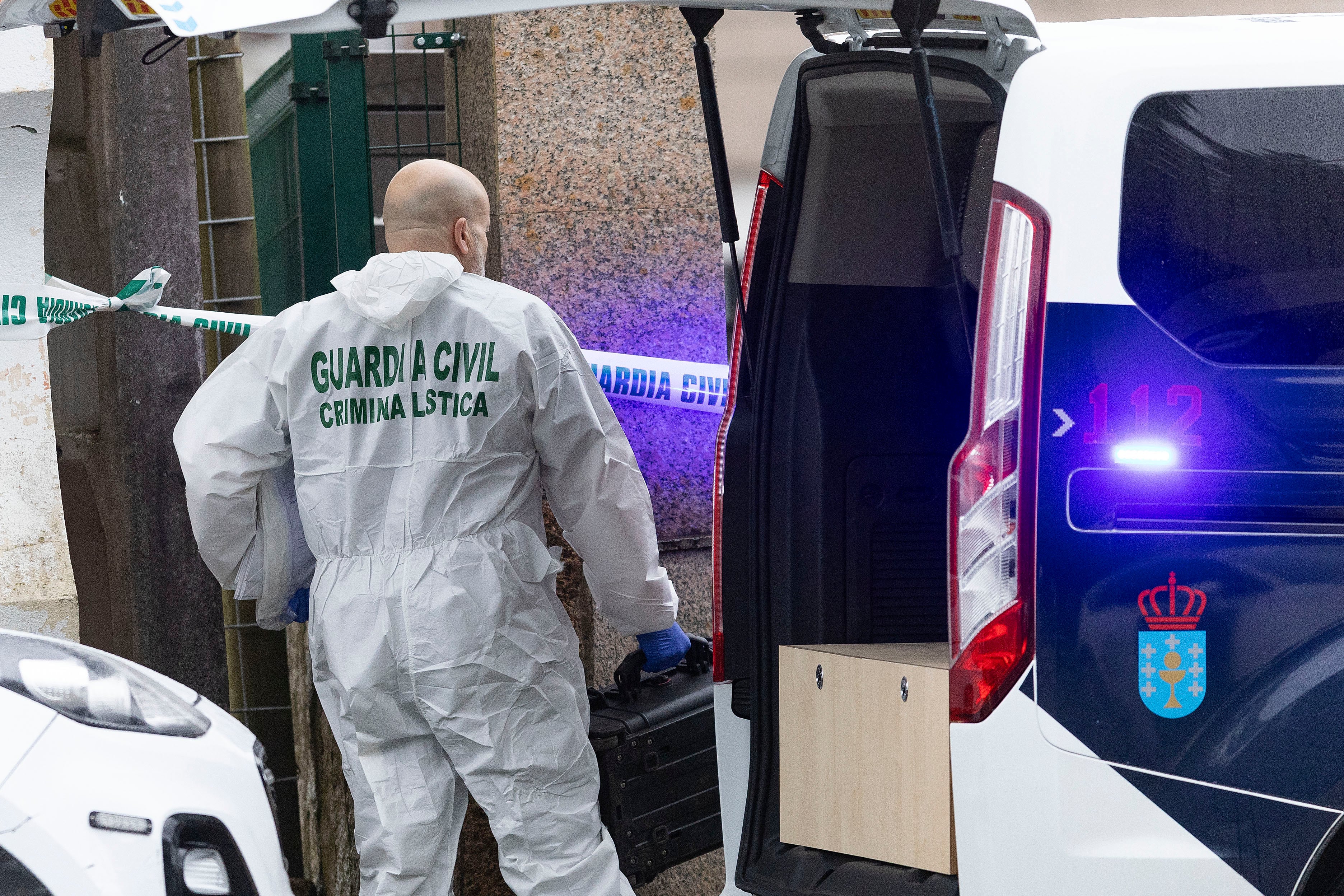 MOS (PONTEVEDRA), 01/02/2026.- Una mujer de 52 años ha sido asesinada este domingo en la localidad pontevedresa de Mos, presuntamente por su pareja, un hombre de 67 años a quien busca la Guardia Civil como supuesto autor del crimen. EFE/ Salvador Sas