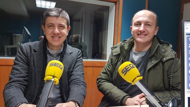 Paco Sierra y Luis Marina durante la tertulia de la Ventana de Cantabria  