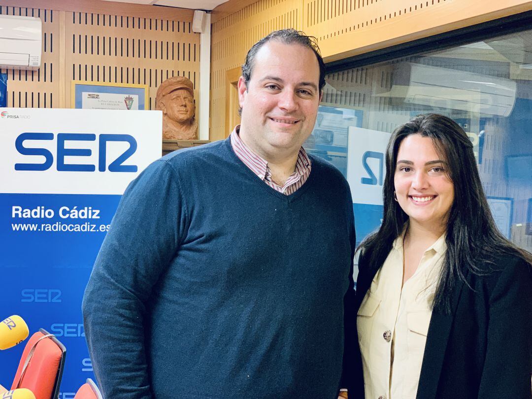 Juan Pablo Diánez y Gema Albarracín, en los estudios de Radio Cádiz