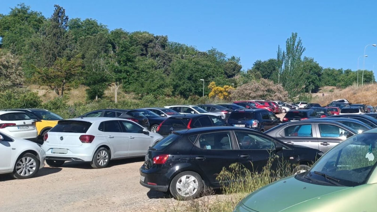 Imagen de archivo de una parcela, junto al Estadio Salto del Caballo de Toledo, en donde aparcan decenas de vehículos cada día