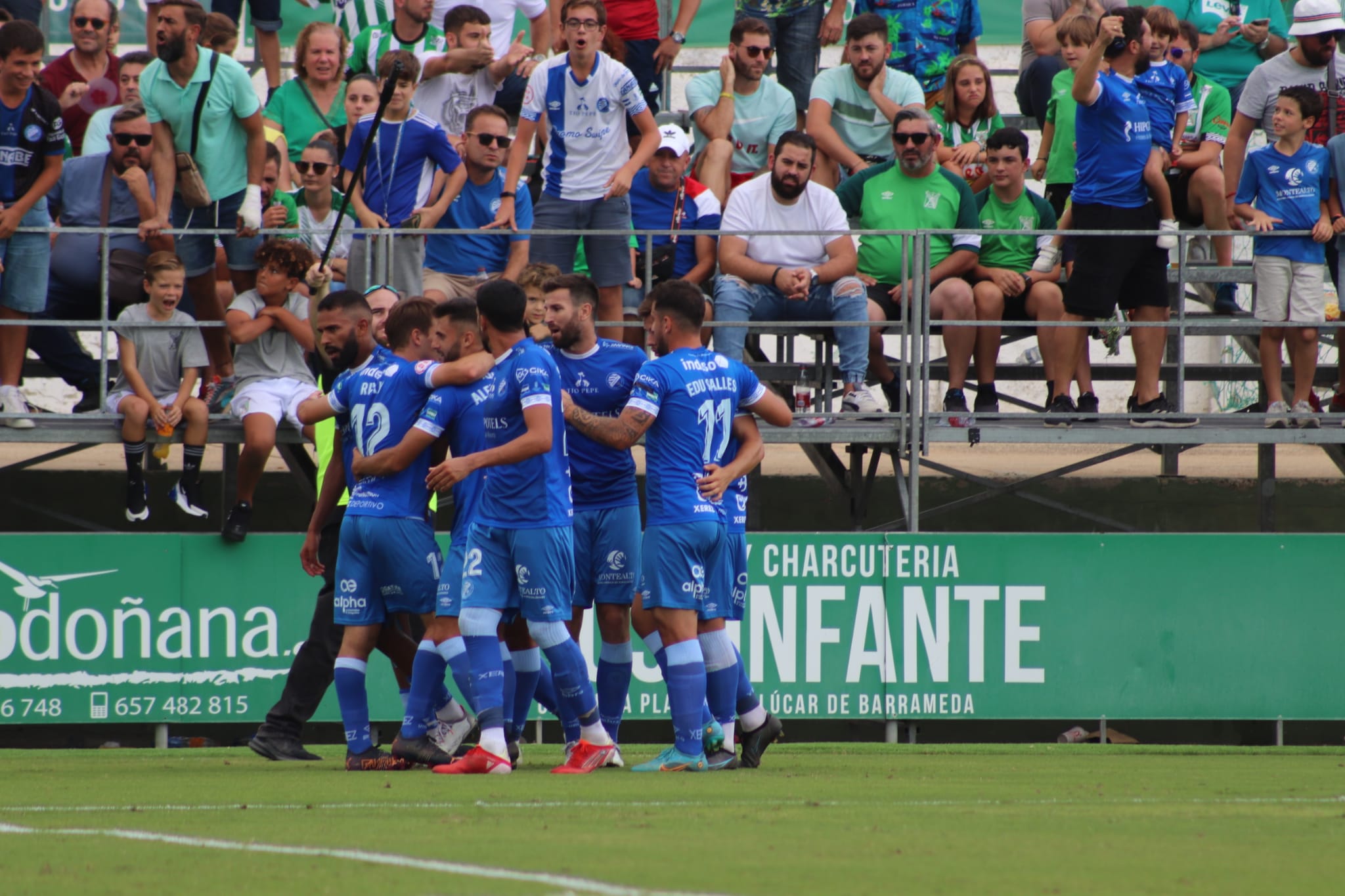 Jugadores del Xerez DFC celebrando el primer gol