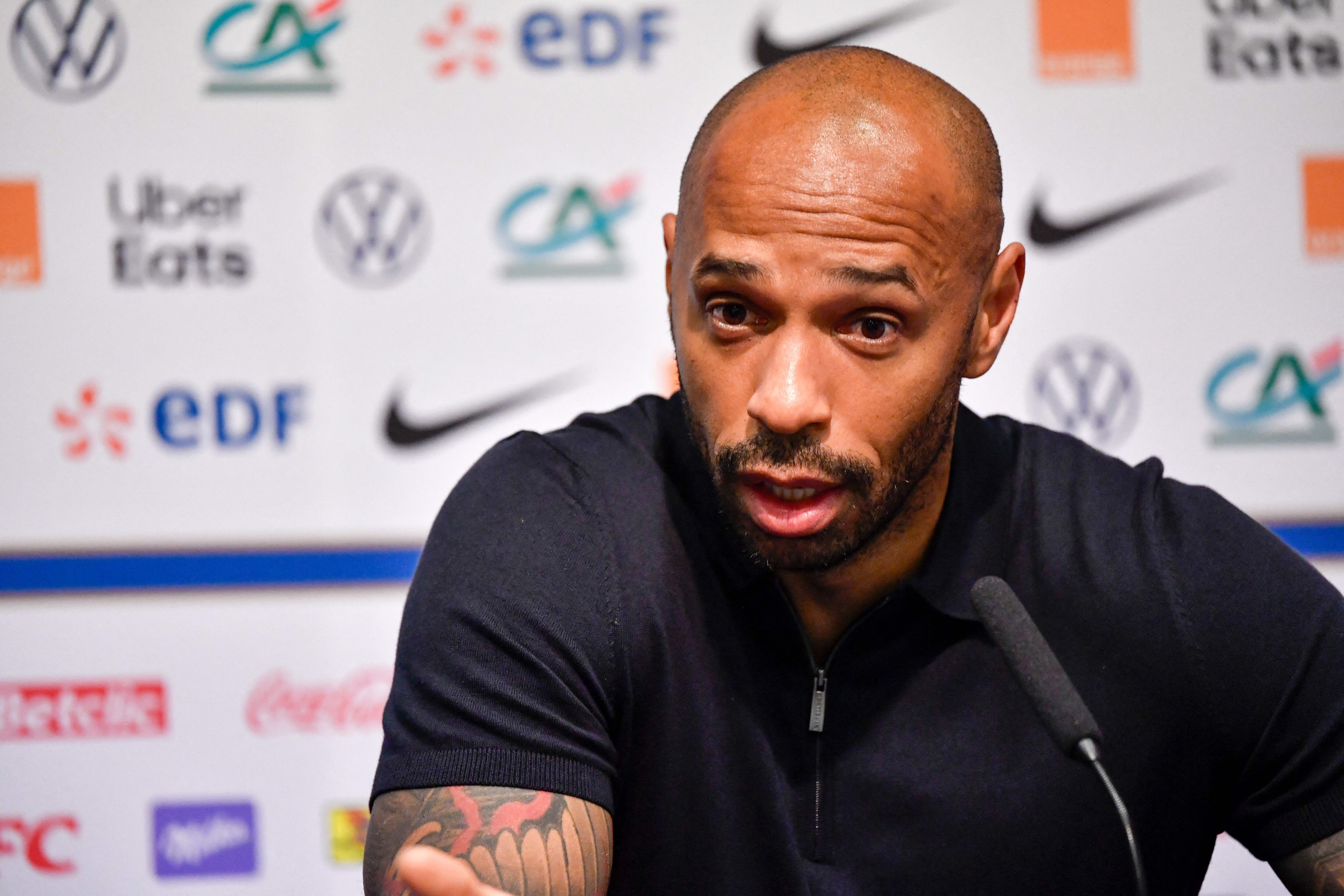Thierry Henry, en una rueda de prensa con la selección francesa sub-21. (Photo by Jean-Christophe VERHAEGEN / AFP) (Photo by JEAN-CHRISTOPHE VERHAEGEN/AFP via Getty Images)