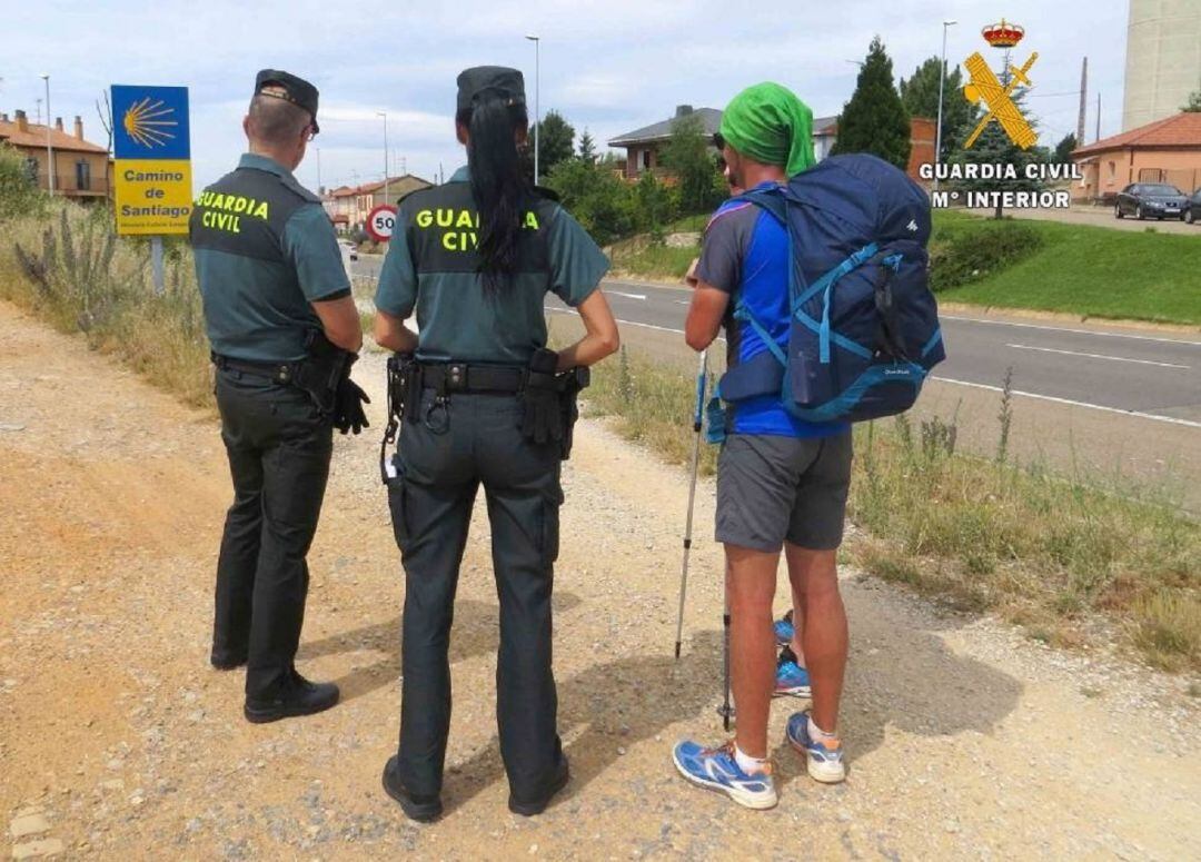 Guardia Civil en el Camino de Santiago.