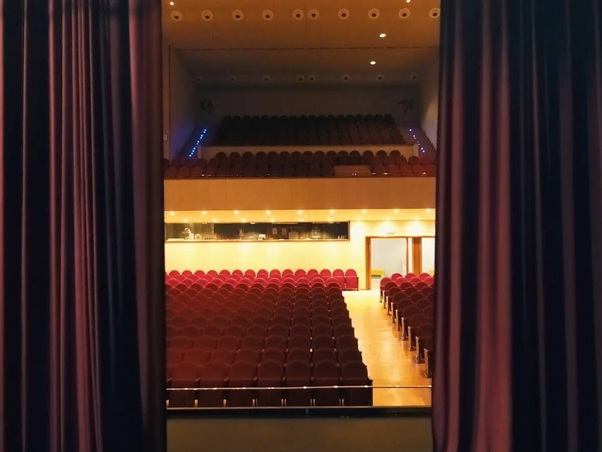 Continúa la programación en el Teatro Principal de Andújar con teatro, humor y música