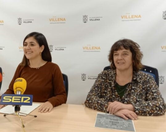 La concejala Alba Laserna y la agente de igualdad del Ayuntamiento de Villena