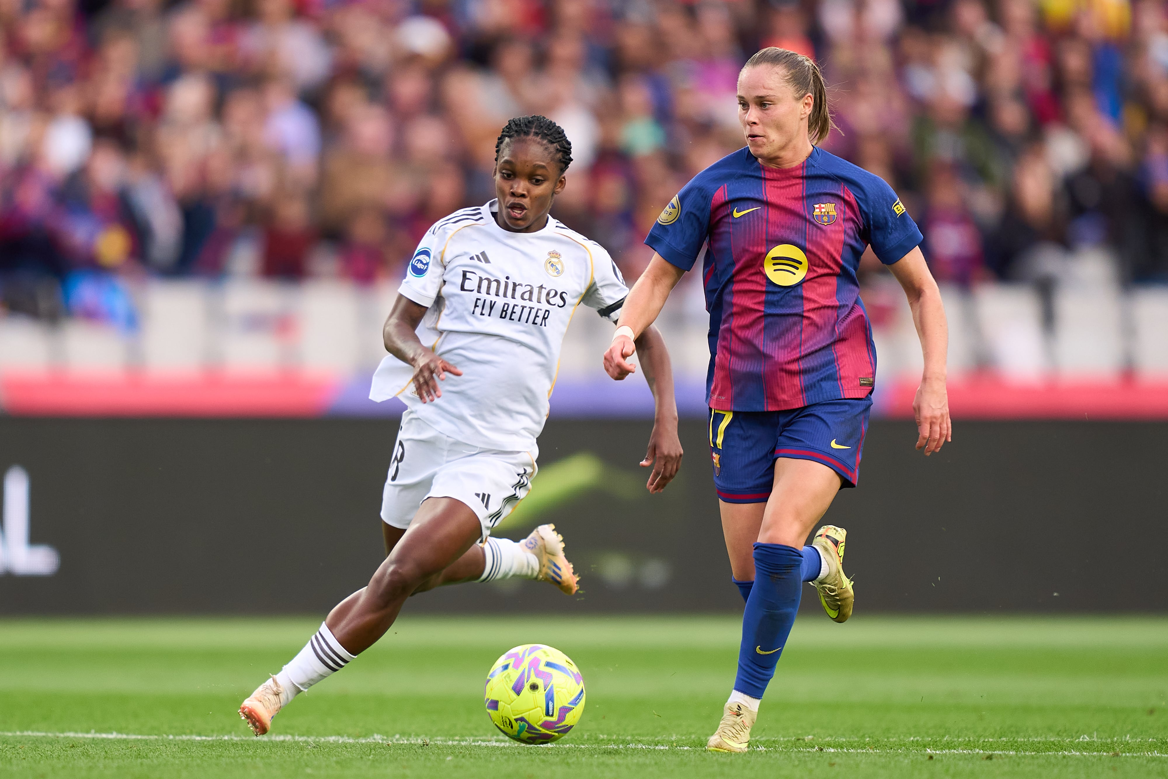 Ewa Pajor y Linda Caicedo se miden en carrera en el último Barça-Madrid de Liga F