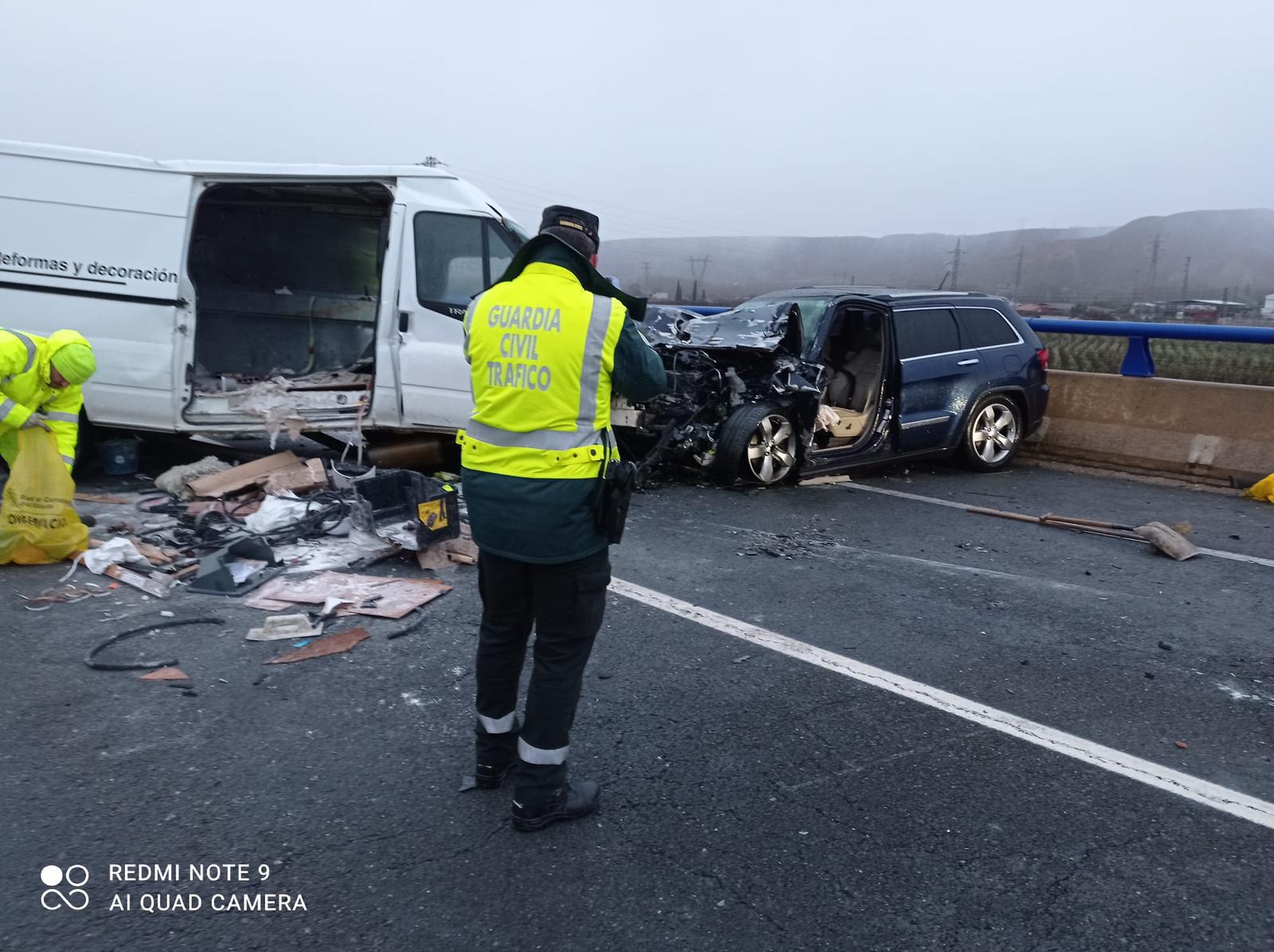 2 personas fallecidas en un choque frontal entre un turismo y un furgón en la N-111 en Albelda de Iregua
