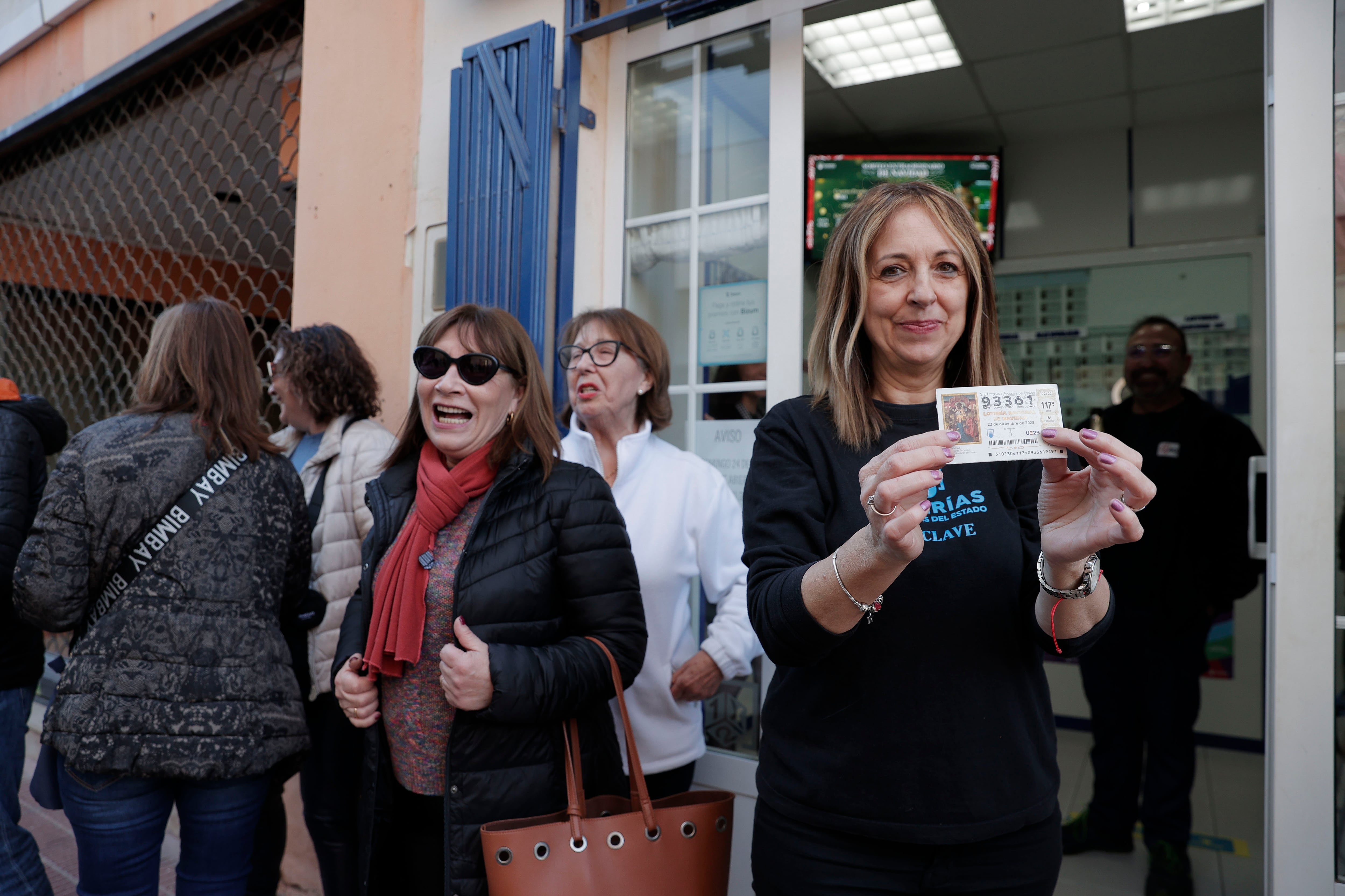 El municipio valenciano de Alginet ha resultado agraciado con 33 millones de euros del 93.361, uno de los dos cuartos premio.EFE/ Manuel Bruque