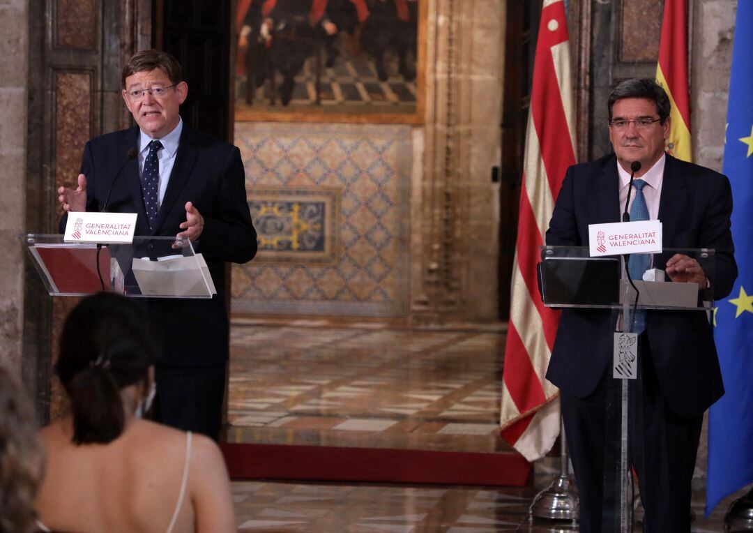 El president de la Generalitat, Ximo Puig y el ministro de Inclusión, José Luis Escrivá, en rueda de prensa tras su reunión en el Palau de la Generalitat