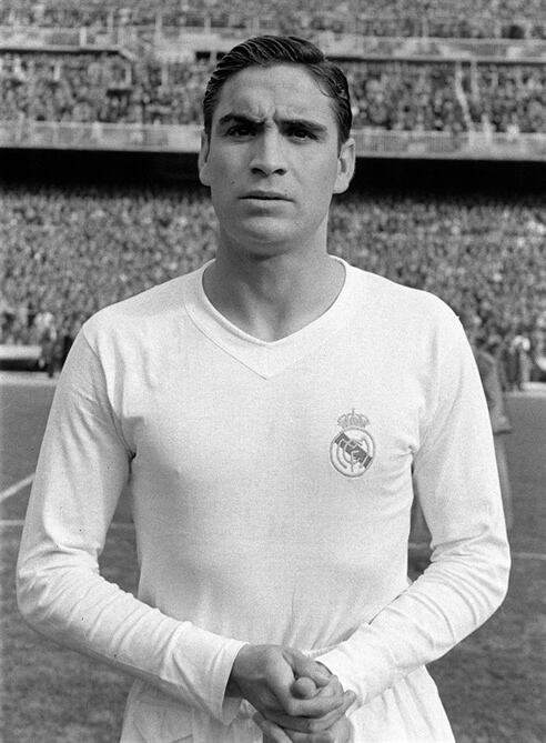 Foto de archivo del 11 de febrero de 1957 del exfutbolista Marcos Alonso Imaz, conocido como Marquitos, que ha fallecido a los 78 años. Marquitos, que jugaba como defensa y fue dos veces internacional, jugó en el Real Madrid en las décadas de los cincuent