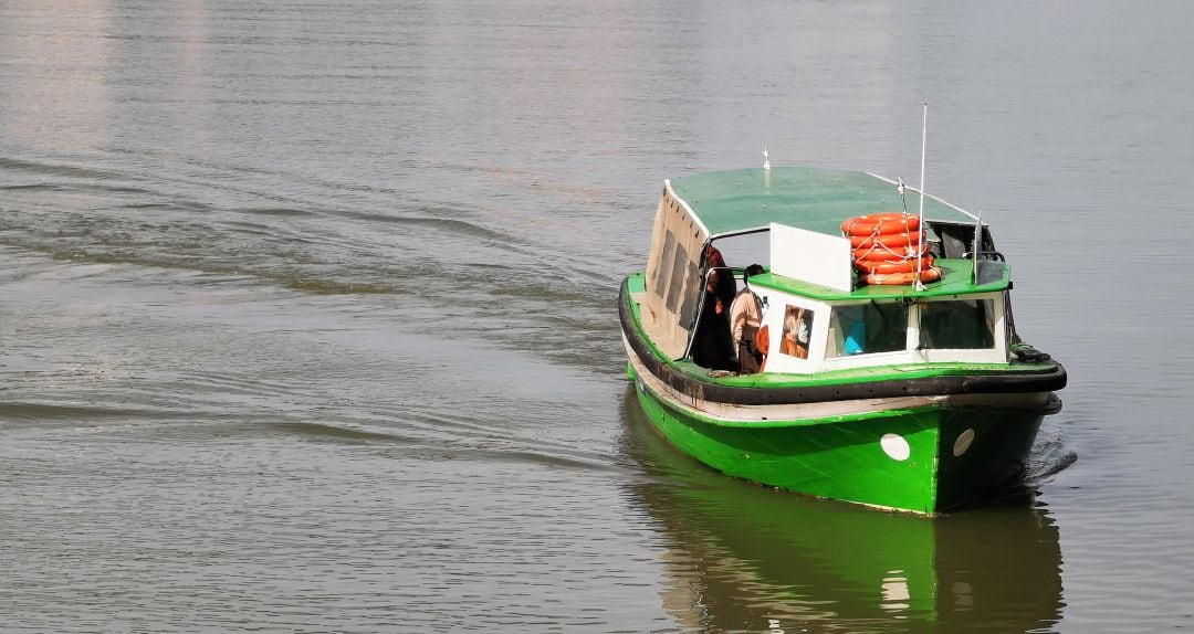 Embarcación en la ría de Bilbao