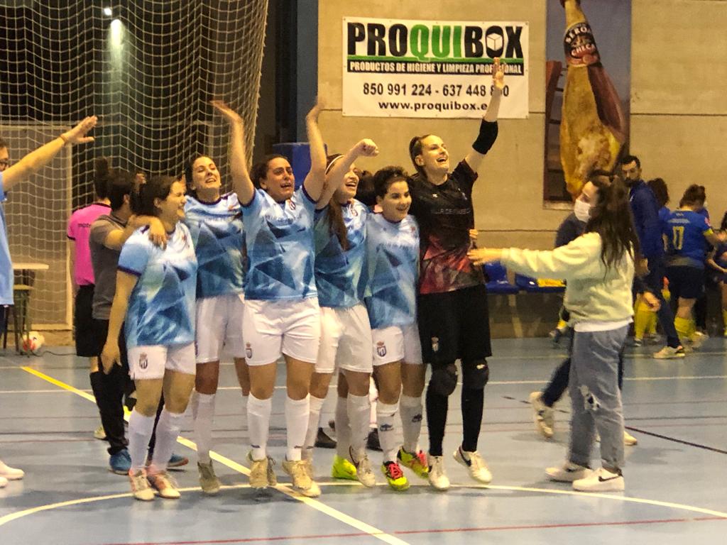 Las jugadoras del Fines celebrando el título.