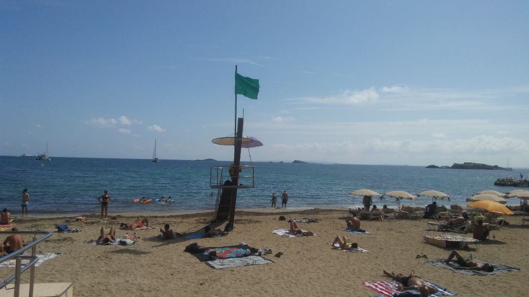 Imagen de la playa de Figueretes esta tarde